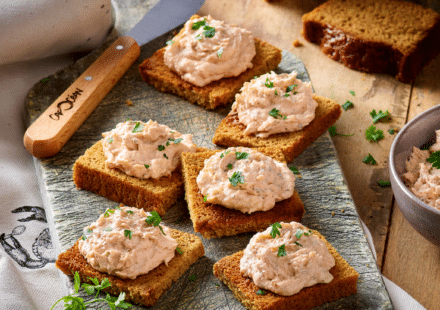 Toasts de Saumon Fromage Frais Cap Océan sur pain d'épices